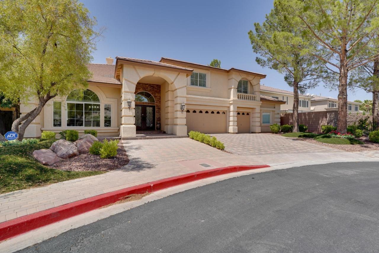 Elegant Las Vegas Home With Pool And Putting Green! Eksteriør billede