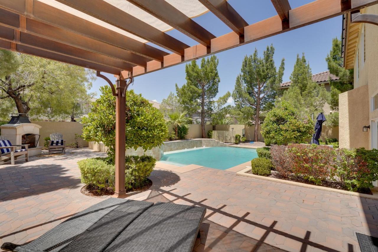 Elegant Las Vegas Home With Pool And Putting Green! Eksteriør billede