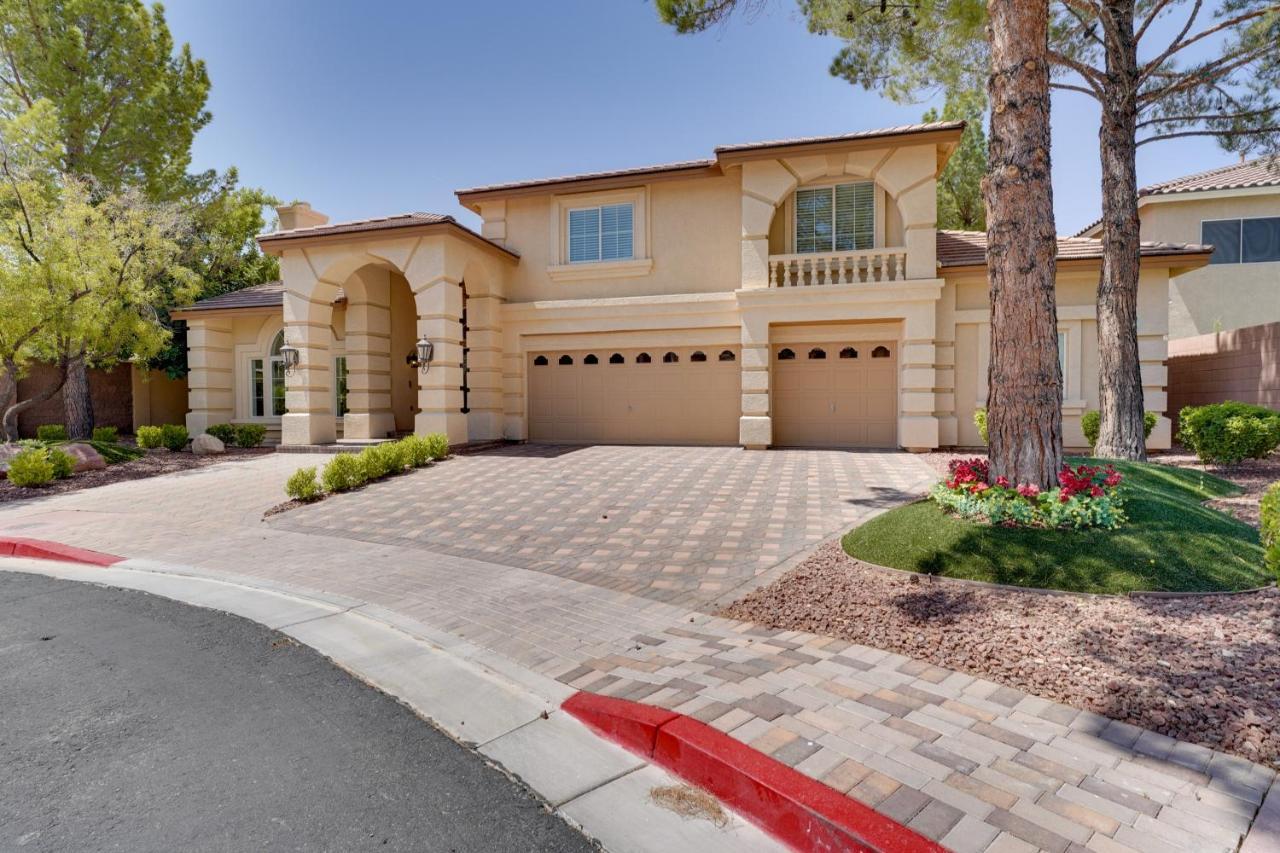 Elegant Las Vegas Home With Pool And Putting Green! Eksteriør billede